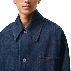 เสื้อแจ็คเก็ตเดนิมสีน้ำเงินสำหรับผู้ชาย น้ำหนักเบา พรีเมียม แบรนด์ Heritage Label สไตล์เวิร์คแวร์ ยูทิลิตี้ สตรีทแวร์ ติดกระดุม  แบบสั่งทำพิเศษ OEM - Product Image 3