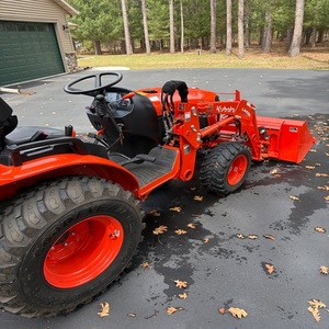 Suministro al por Mayor de Tractores Usados Kubota B2601, Tractor 4x4, Máquina Agrícola, Entrega Rápida para un Trabajo Agrícola Eficiente - Product Image 1