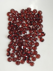 Granat rouge naturel 5,5 mm, taille brillant ronde, qualité supérieure, pierre précieuse en vrac pour la fabrication de bijoux - Product Image 3