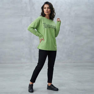 Camiseta Oversize de Algodón Premium con Pedrería para Mujer, Manga Corta, Cuello Redondo, Ajuste Relajado, Estilo Casual y Urbano - Product Image 4