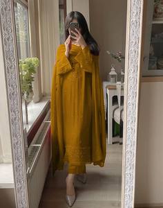 Conjunto de Kurti y Pantalón de Georgette Bordado de Diseñador con Dupatta a Juego – Elegante Ropa Tradicional para Fiestas para Mujer - Product Image 2