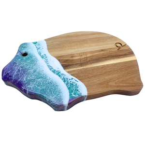 Planche à découper artisanale en bois côtier avec design vague océanique en résine, forme irrégulière, décoration de cuisine - Product Image 6