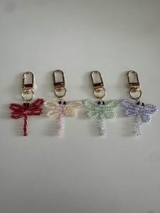 Llavero Decorativo Hecho a Mano con Cuentas Bordadas y Elegantes Diseños Florales, Cuentas Coloridas - Product Image 2