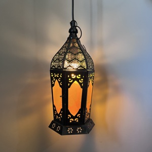 Luminaire suspendu décoratif en fer et verre gravé noir, design artisanal, motif LED blanc chaud doux pour salon - Product Image 5