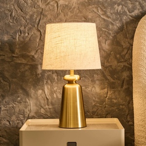 Lámpara de Mesa Monarch Bell de Metal con Acabado Dorado Cepillado, Pantalla de Lino, Base de Hierro Resistente, Iluminación Cálida para el Hogar - Product Image 5