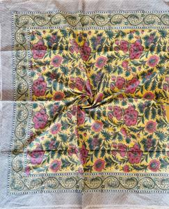 Pareo de algodón estampado a mano con motivos florales, ligero, para playa o resort, unisex, de la India. - Product Image 2