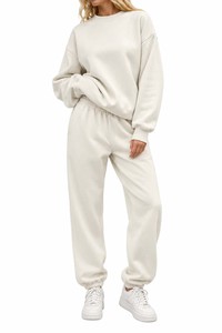 Conjunto de dos piezas para mujer: Chaqueta con capucha y cremallera de invierno con lavado ácido y pantalones de chándal de pierna ancha, cómodos, impermeables y de color liso. - Product Image 3