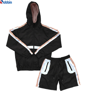 Conjunto Deportivo Unisex de Verano Personalizado para Hombre, Chaqueta Cortavientos con Bloques de Color y Parches de Poliéster y Nailon, Chaqueta con Cierre y Pantalones Cortos - Product Image 1
