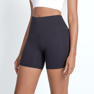 Shorts de sport pour femmes avec logo personnalisé, construction respirante pour la course à pied, le yoga et les entraînements de fitness - Product Image 1