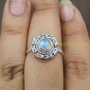 Anillo de Piedra Lunar Arcoíris Fuego Azul Natural, Plata de Ley 925, Hecho a Mano, Diseño Único, Anillo de Piedra Lunar para Mujer - Product Image 4