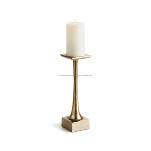 Candelabro de latón envejecido de primera calidad • Soporte de mesa con pedestal cuadrado de estilo arquitectónico - Product Image 2