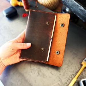 Organizador de sobres para efectivo hecho a mano en cuero genuino con cierre seguro, amplio espacio de almacenamiento y acabado elegante a bajo precio. - Product Image 6