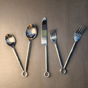 Juego de Cubiertos de Acero Inoxidable Moderno con Mango Ergonómico Ondulado, Incluye Tenedor para Cena, Tenedor para Ensalada, Cuchillo, Cuchara para Sopa y Cuchara para Té - Product Image 2