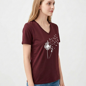 เสื้อยืดคอวีพิมพ์ลายกราฟิกตามสั่งสำหรับผู้หญิง ผ้าฝ้ายเรียบ แขนสั้น ทรงเข้ารูป เสื้อผู้หญิงสไตล์อาร์ติสติก ผู้ผลิต - Product Image 3