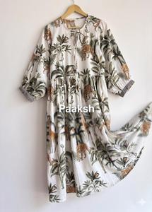 Robe maxi pour femme Paaksh, imprimé animal, style bohème, coupe ample, manches trois quarts, robe en coton tissé décontractée pour l'été - Product Image 5