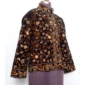 Chaqueta Acolchada con Bordado Floral Hecho a Mano, Detalle de Botones, Forro de Algodón a Rayas, Estilo de Secado Rápido para Otoño e Invierno, Ropa de Fiesta - Product Image 4
