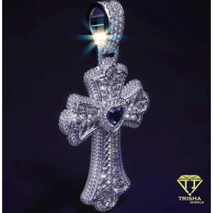 Colgante de cruz premium con acento de corazón y diamante cultivado en laboratorio, plata de ley 925, joyería de moda. - Product Image 5