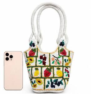 Sac à main brodé en coton fait main avec perles, élégant pour femme, idéal pour les mariages et festivals – Disponible - Product Image 4