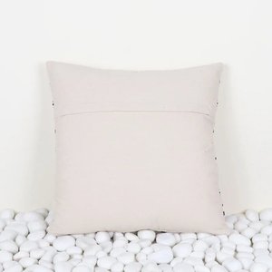Housse de coussin personnalisable en coton 100% tissé à la main, texture brodée, motif rayé noir et blanc moderne, fermeture éclair carrée - Product Image 5