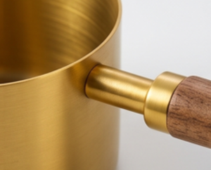 Ensemble de cuillères à mesurer en laiton doré de qualité supérieure avec manches en bois pour la cuisine, la pâtisserie et les essentiels culinaires - Product Image 2