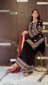 Ensemble Kurti avec pantalon Farshi, broderie de qualité supérieure |   Costume ethnique en rayonne et coton avec dupatta à imprimé numérique - Product Image 3