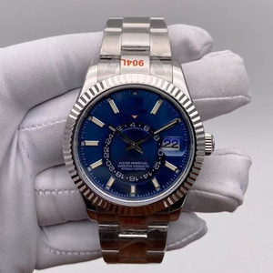 Montre mécanique de luxe de haute qualité, style GMT, cadran bleu, lunette cannelée, bracelet en acier inoxydable, verre saphir, mouvement ETA - Product Image 1