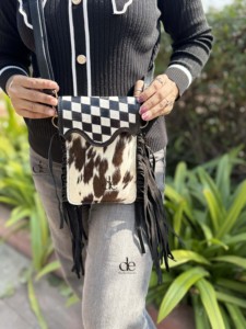 Nouveau design de sac à bandoulière pour téléphone en cuir de vachette véritable avec franges, gravures artisanales et motif à carreaux, petit format, pochette - Product Image 4