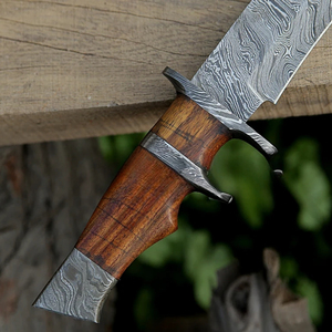 Couteau de chasse artisanal en acier Damas, lame fixe, couteau utilitaire d'extérieur avec motifs de lame distinctifs et personnalisé - Product Image 3