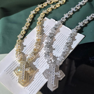 Colgante de Cruz de Plata de Ley 925 con Incrustaciones de Diamantes Moissanite, Joyería Religiosa de Lujo Estilo Hip Hop - Product Image 5