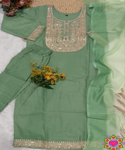 สินค้ามาใหม่ ชุดผ้าฝ้ายทอลายสลับสี เสื้อ+กางเกง+ผ้าคลุมไหล่ ชุดสำหรับงานเทศกาล ราคาขายส่ง คุณภาพหรู แห้งเร็ว เสื้อผ้าสไตล์ชาติพันธุ์ สีเขียวพิสตาชิโอ - Product Image 2