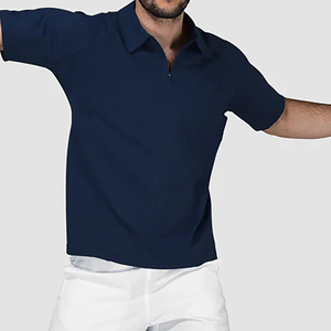 Polo à manches courtes bleu marine pour homme, couleur unie, tricoté, respirant, style décontracté, coupe classique, avec short blanc et baskets - Product Image 5