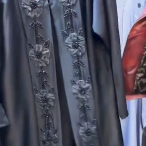 Abaya élégante brodée à la main pour femmes, tenue islamique traditionnelle et stylée - Product Image 4