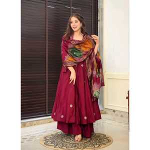 Vestido Anarkali Rojo de Diseñador Kavya Fab con Conjunto de Dupatta, Talla L, para Fiestas Nocturnas - Product Image 3