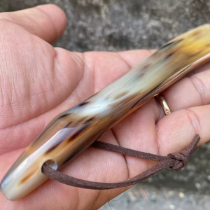 Chausse-pied artisanal en corne de buffle naturelle polie, court et de taille moyenne, artisanat indien - Product Image 1