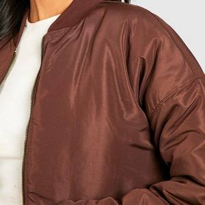 Fabricant OEM – Nouvelle Veste Bomber Matelassée pour Femme 2026 de Haute Qualité avec Détails Rivetés, Rembourrage Coton, Respirante et Confortable - Product Image 6