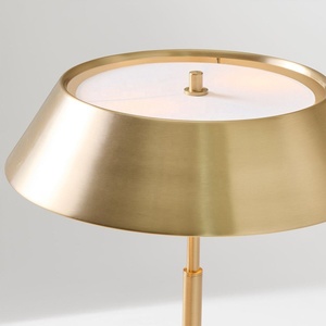 Lámpara de Mesa Metálica Auric Horizon con Pantalla Ancha de Hierro Cepillado, Base de Diseño Robusta, Iluminación Ambiental Cálida para Interiores de Lujo - Product Image 3