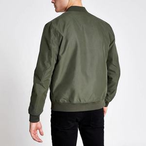 เสื้อแจ็คเก็ตบอมเบอร์บุใยสังเคราะห์สำหรับผู้ชาย คอตั้ง ผ้าซาติน โพลีเอสเตอร์/คอตตอน พร้อมงานปักและโลโก้สั่งทำ ขายส่ง - Product Image 2