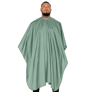 Cape de barbier jetable durable et imperméable pour hommes, idéale pour la coupe de cheveux en salon, fabriquée en polyester, professionnelle, élégante, couleur et logo personnalisables - Product Image 1