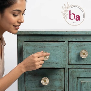 Boutons de meuble ronds en bois avec centre en laiton, design scandinave, pour la maison et le bureau - Product Image 2