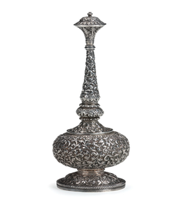 Aspersor de cobre martillado a mano con secciones acanaladas y lobuladas para rituales de iglesias y templos. Disponible a precios de mayorista - Product Image 4