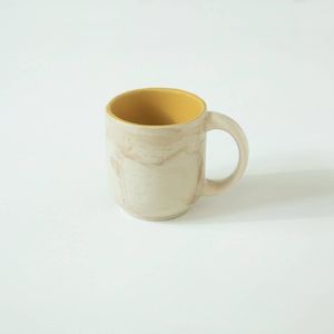 Taza de café de cerámica beige de 7oz hecha a mano, elegante y compacta para tu cerveza favorita - Product Image 2