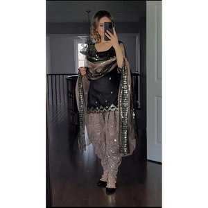 Traje de fiesta de color negro Patiyala UC372 - Product Image 2