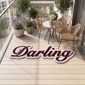 Tapis décoratif doux et unique Darling, tufté à la main, avec typographie et motif script bordeaux, pour la décoration de chambre et de salon - Product Image 5