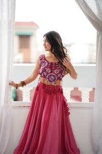 Conjunto Tradicional Indio de Lehenga de Rayón con Encaje Lagdi Patta, Blusa con Bordado Pesado y Espejos Reales, Estilo Navratri, Largo hasta el Suelo - Product Image 2