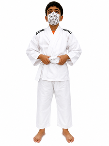 AERO Kids Karate Gi Blanco, Corte Regular, 100% Algodón, Ropa Duradera para Artes Marciales, Niños, Logotipo Personalizado, Cinturón Blanco, Manga Izquierda - Product Image 1