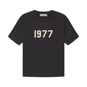 เสื้อยืดแขนสั้นพิมพ์ลาย FOG Essentials รุ่น ESS 1977 ทรงสลิม สำหรับผู้ชาย ผลิตจากผ้าฝ้ายถัก 100% แห้งเร็ว ระบายอากาศได้ดี คุณภาพสูง - Product Image 1