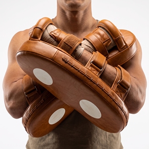 Almohadillas de boxeo Dumela color marrón claro, equipo de entrenamiento duradero para artes marciales, para todas las estaciones. - Product Image 4