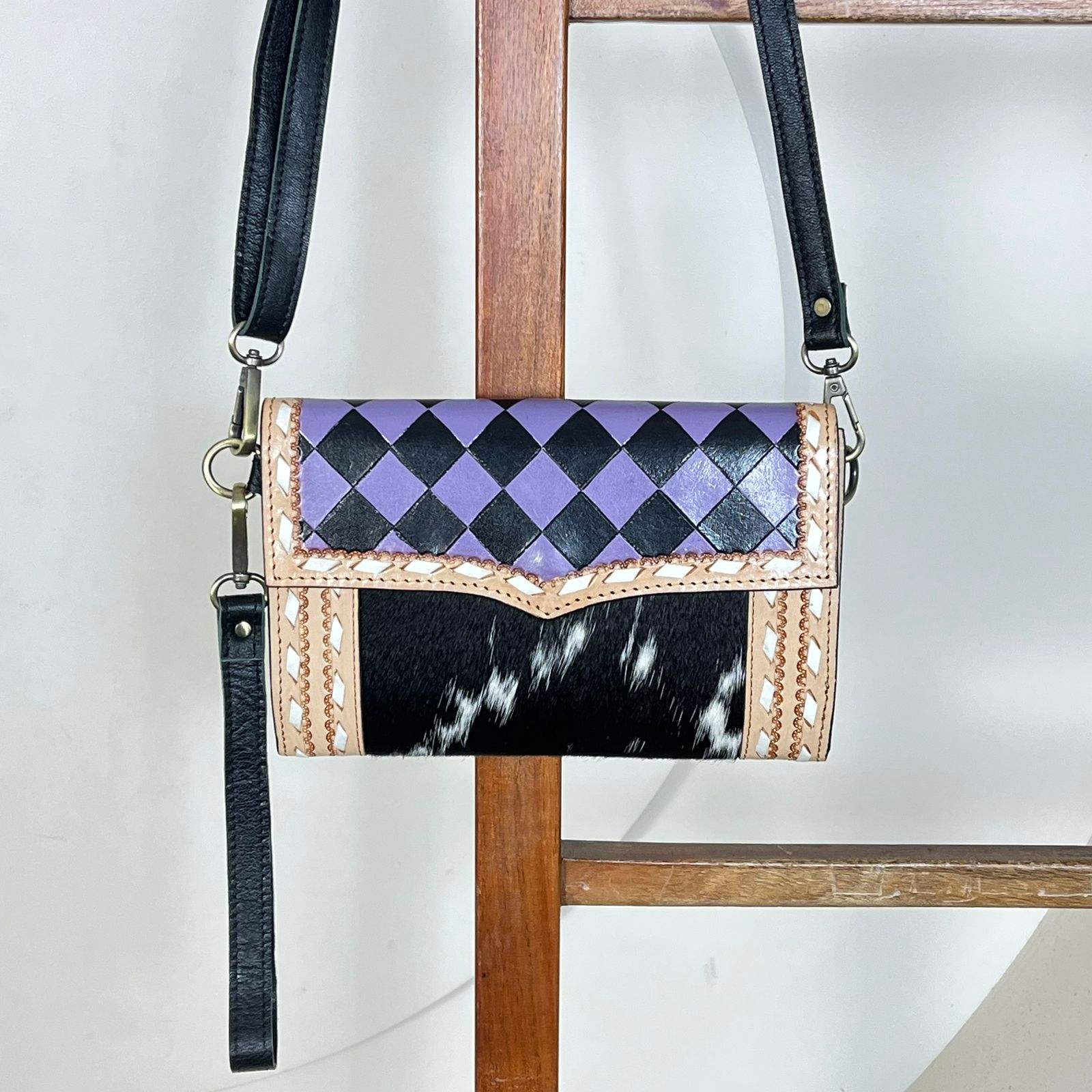 ลายตารางหมากรุกสีดำและม่วง