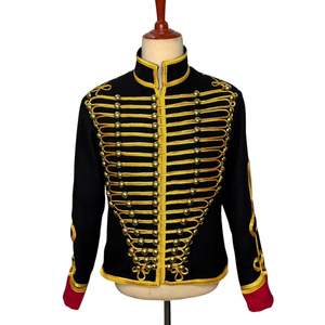Veste de parade, au design en coton noir avec des tresses et des boutons dorés inspirés des uniformes des hussards napoléoniens - Product Image 3
