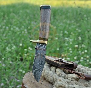 Couteau de chasse artisanal en acier Damas avec manche en bois et étui en cuir – Couteau de survie plein fil à lame pleine pour le camping en extérieur - Product Image 4
